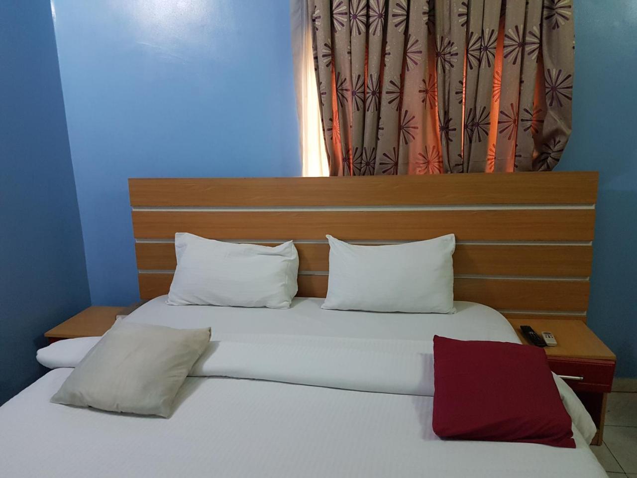 Chamcce Hotel Ajao Lagos Exterior photo